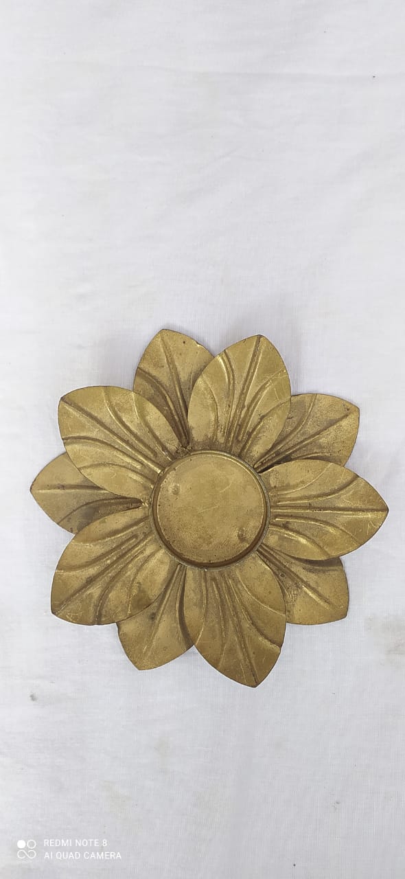 Lotus Tealight Holder (Gold)